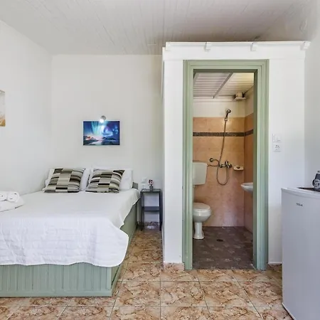 Apartment Lemon Trees I