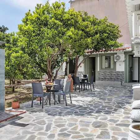 Lemon Trees I Skopelos Town