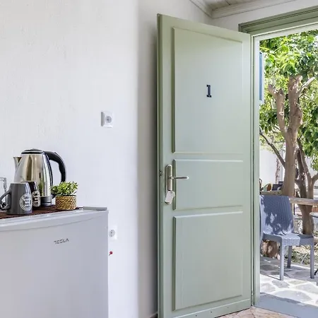Apartment Lemon Trees I *